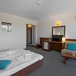 Glarus Хотел 4*