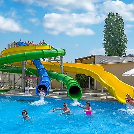 Glarus Beach& Aqua Park ホテル サニービーチ