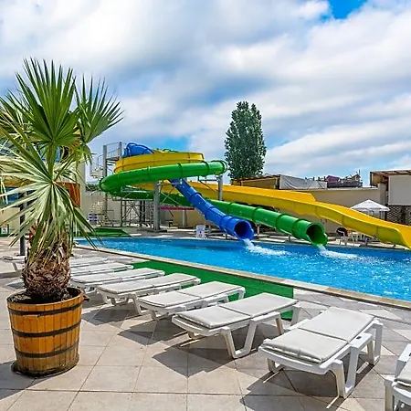Glarus Beach& Aqua Park ホテル 4*