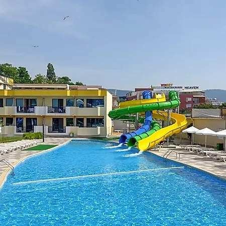 ホテル Glarus Beach& Aqua Park サニービーチ