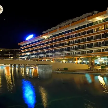 Glarus Beach& Aqua Park ホテル サニービーチ